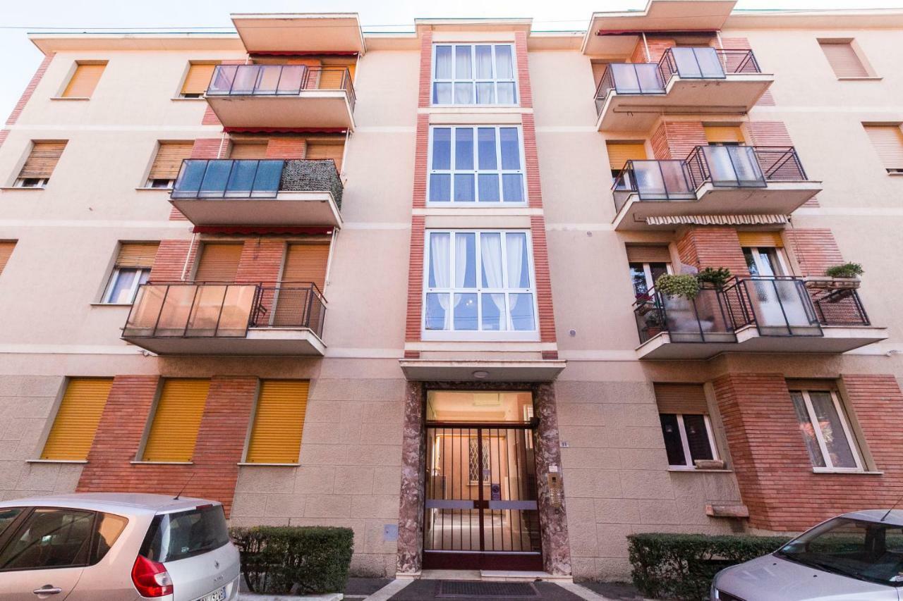 Family 3 Apartment Bologna Bagian luar foto